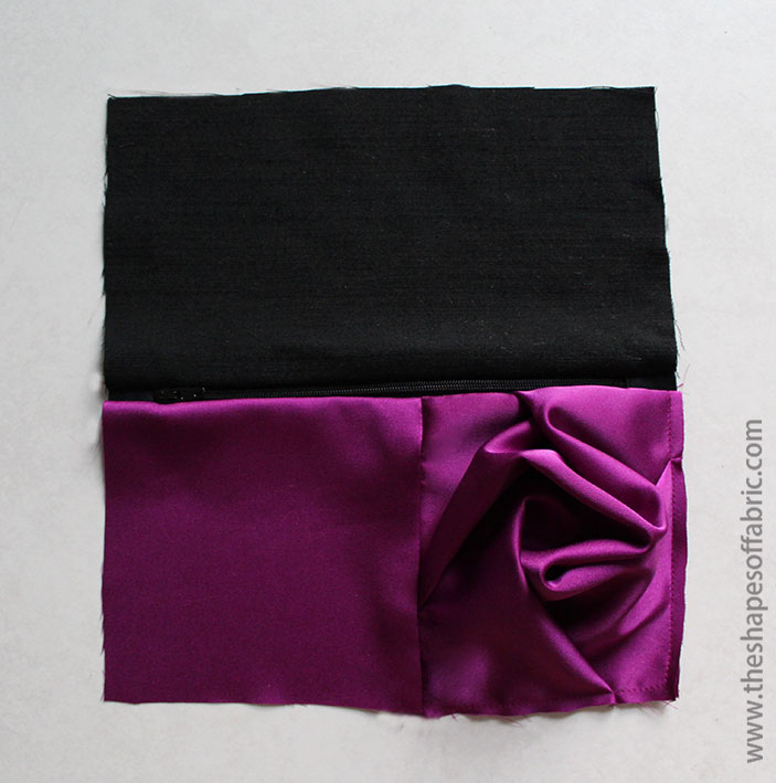 zipper attached to main fabric