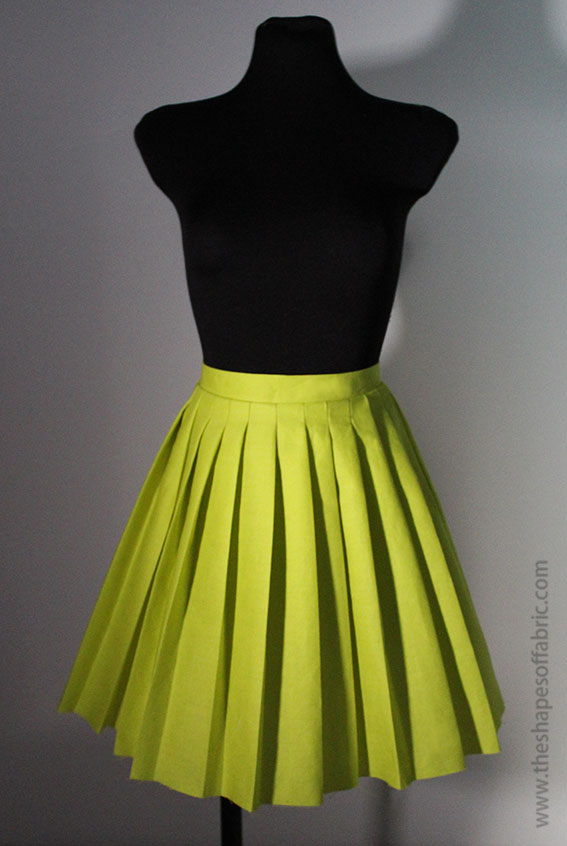 Discover how to draft flared and pleated skirts - The Shapes of Fabric