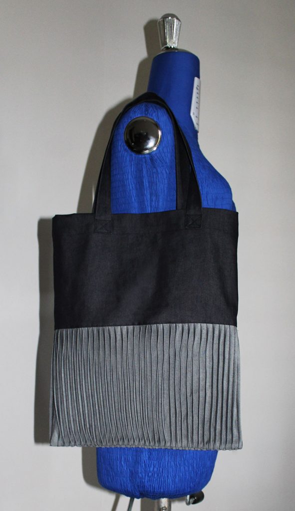 tote with pin tucks